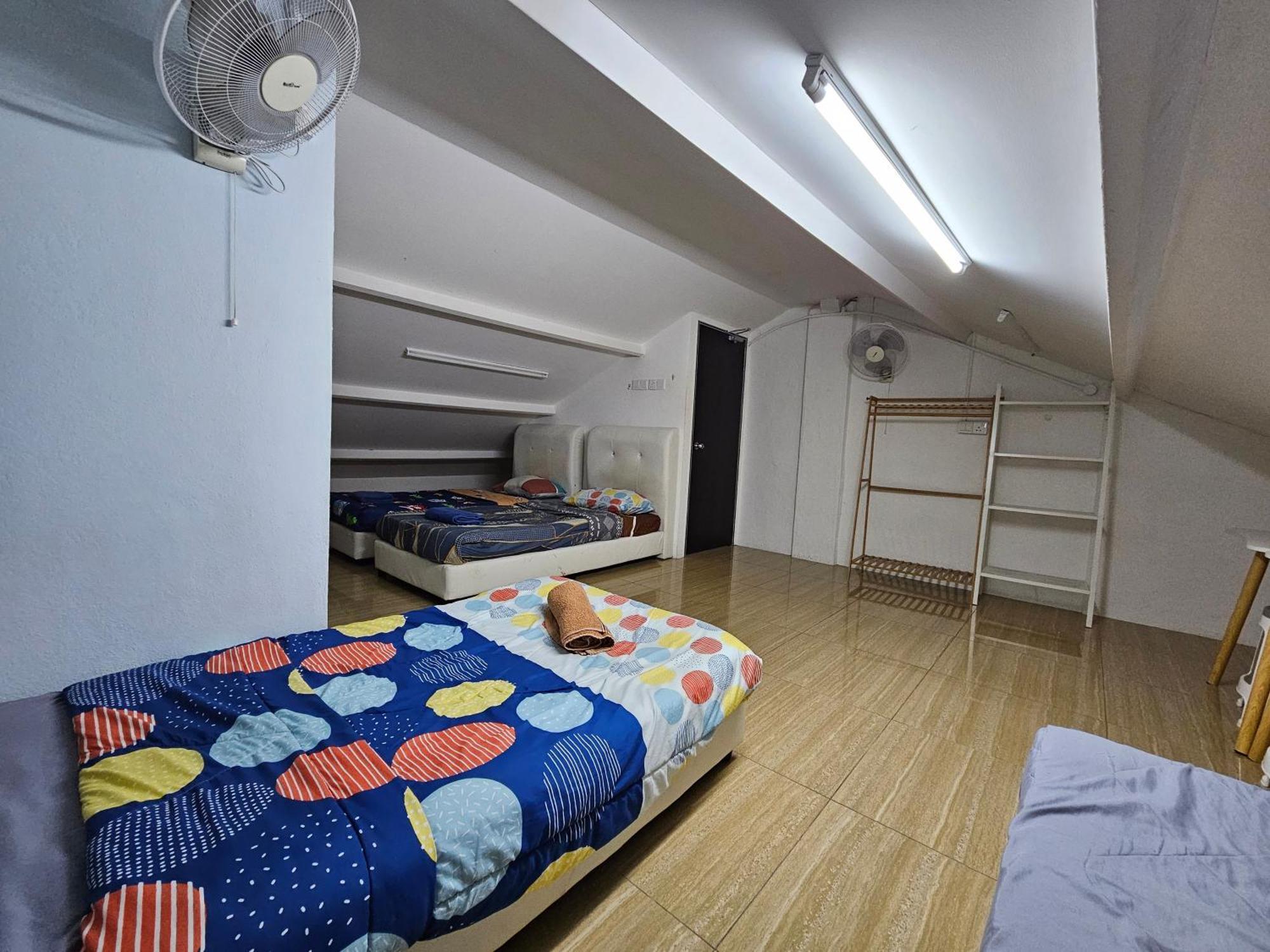 Color Mixed Home Hostel George Town Exteriér fotografie